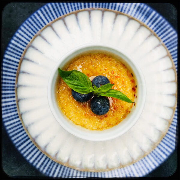 Crème Brûlée met silken tofu en zacht fruit